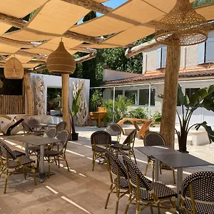  Hotel Des Pins
